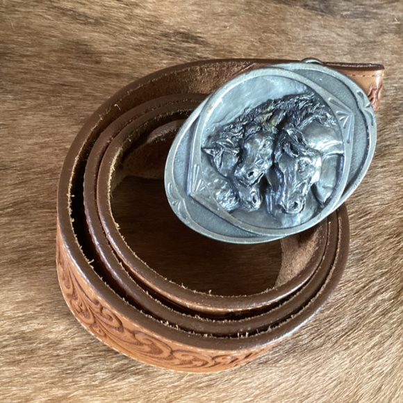 Bergamot Brass Works Inc Etched Three Horse Head Buckle Leather Tooled Belt main image 7